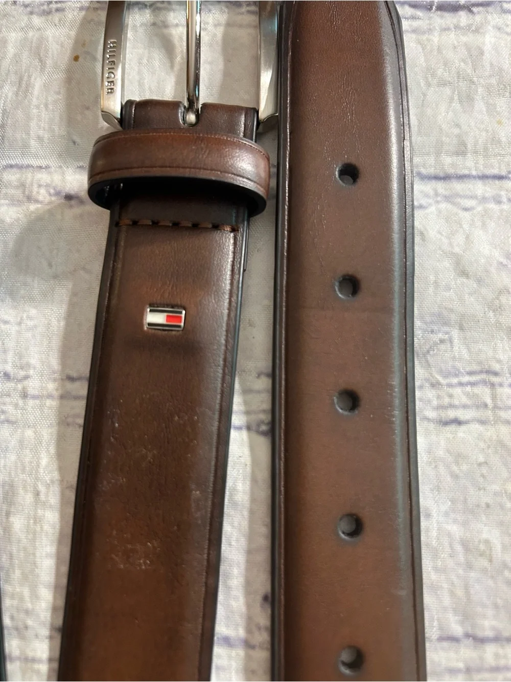 TOMMY HILFIGER LOT OF (2) BROWN COATED LEATHER FAUX LEATHER LING STRIPPED 38